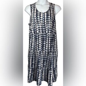 Chic Monochrome Sleeveless Midi Dress